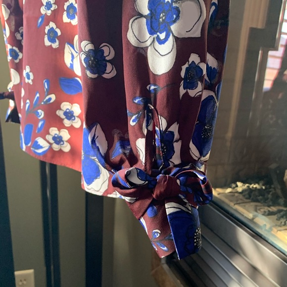 Banana Republic Floral Blouse with Ties at Cuff - Picture 4 of 4